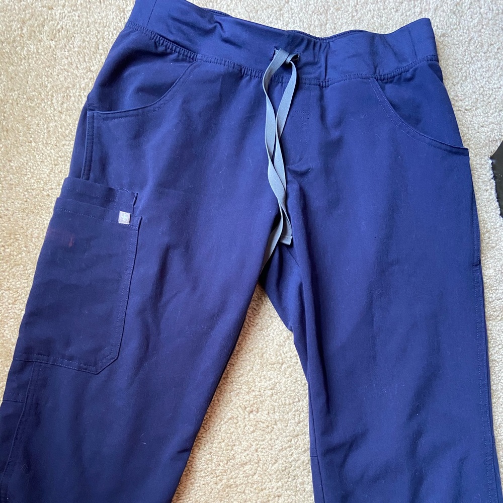 Figs navy scrub pants!